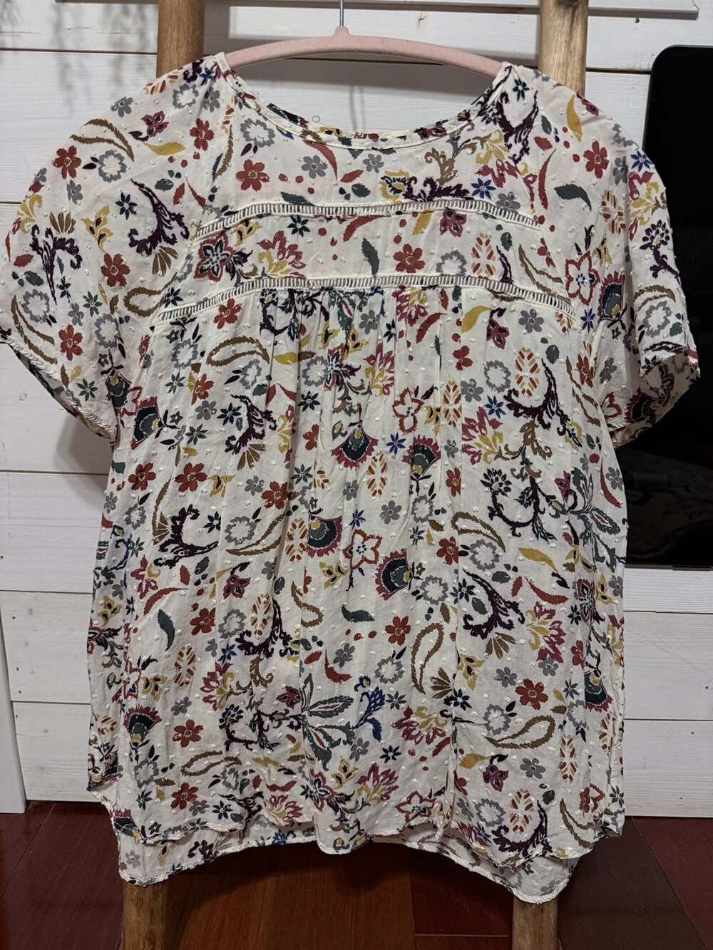 Everleigh Fall Floral Swiss Dot Tunic Blouse Keyhole Back Sz M